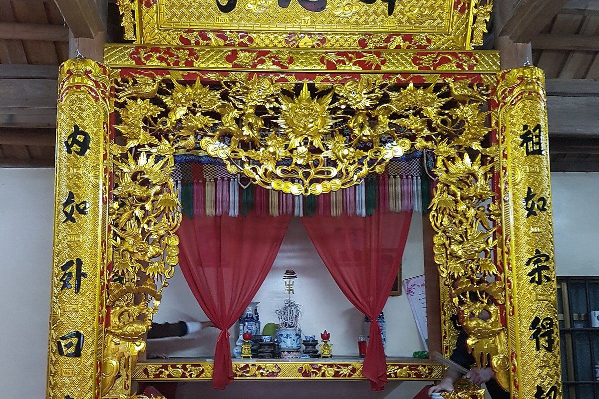 Bàn thờ gia đình truyền thống